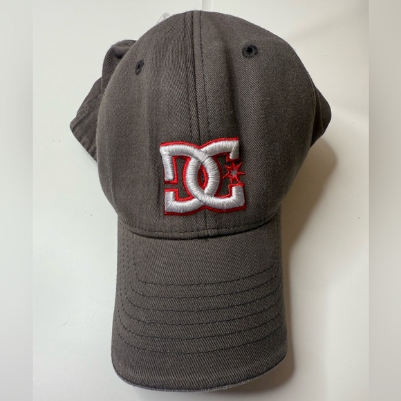 DC Shoes Flexfit Charcoal Hat with White & Red Emblem Logo Skate Skateboarding - Picture 11 of 15